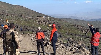 Ağrı Dağı'na çıkmaya çalışan dağcı Cehennem Vadisine düştü