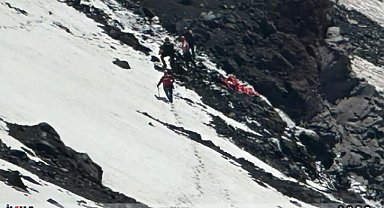 İranlı dağcının cenazesinin indirilmesini zorlaştı