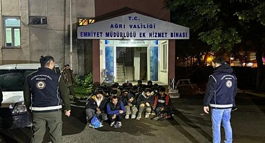 Ağrı'da 32 kaçak göçmen yakalandı   