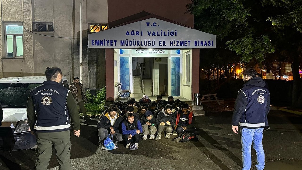 Ağrı'da 32 kaçak göçmen yakalandı