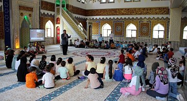 Ağrı'da camiler doldu, dersler başladı