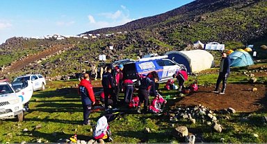 Aranan dağcılar hala bulunamadı