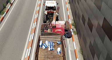 Lastik patlayınca olduğu yerde kaldı araçlar başka güzergahtan gitti