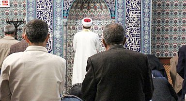 Görevlerine sabah namazında başlıyorlar