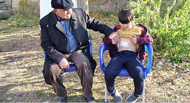 Ağrı'da köpeklerin saldırısına uğrayan çocuk ölümden döndü