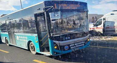 Ağrı Belediyesi otobüsü üniversite öğrencisine çarptı