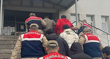 Düzensiz göçmenlerden 21 kişi ile bir organizatör yakalandı