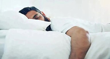 Omurganın olumsuz etkilenmemesi için doğru uyku pozisyonları nasıl olmalı?