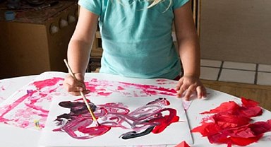 Uzmanlar çocukların yaptığı resimlere dikkat çekiyor