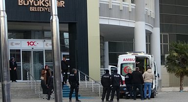 Kavgada yaralanan genç belediyeye sığındı