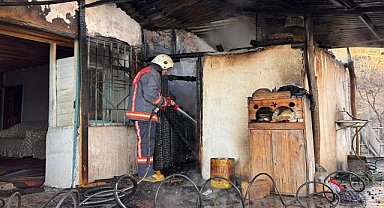 Malatya'da bir evde çıkan yangın maddi hasara yol açtı