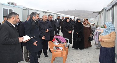 Malatya'da depremzedelere bir ziyarette HÜDA PAR Milletvekili Dinç'ten geldi