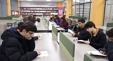 Malatya'daki 100. Yıl Kitap Kafe öğrencilerin takdiri topluyor