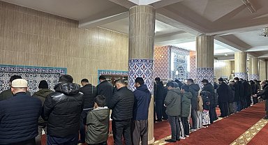 Sabah namazında buluşan Gaziantepliler dua etti