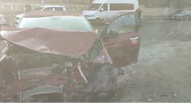 Wesayît û serwîsa xwendekaran li hev qelibîn: 20 birîndar