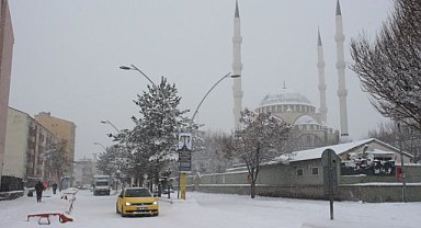 Ağrı'da yüzlerce köy yolu ulaşıma kapandı, dondurucu soğuklar geliyor