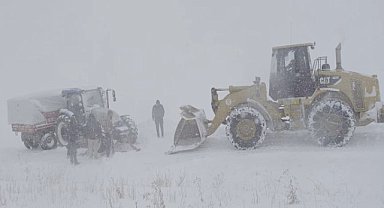 Kızılay bir yandan Valilik bir yandan mahsur kalan vatandaşlara koştu