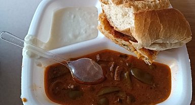 Ağrı'da hastanede hasta ve yakınlarına verilen iftar yemeği tepkisi