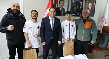 Boksörleri başarılarından dolayı il müdürü tebrik etti