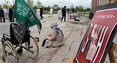 Yaşanan soykırımı unutturmamak için üniversitede eylem yaptılar