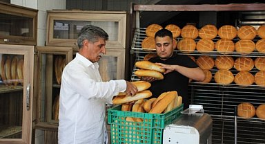 Marketlere verilmeyen ekmekler Ağrı'da 9 TL'ye satılıyor