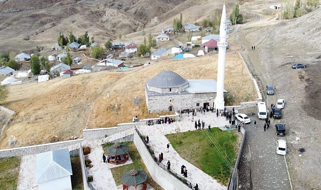 Ağrı'nın en eski yapısı asırlara direniyor