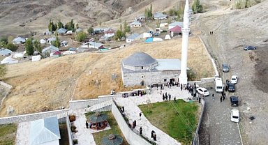 Ağrı'nın en eski yapısı asırlara direniyor