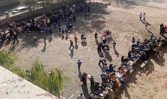 Ağrılı öğrenciler Gazze'yi unutmadı, kermes düzenledi