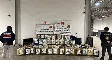 Durdurulan yolcu otobüsünde 1 tondan fazla uyuşturucu ele geçirildi