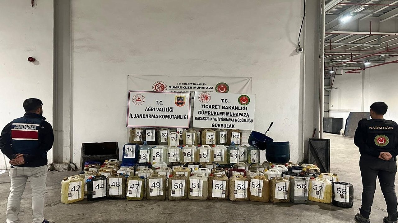 Durdurulan yolcu otobüsünde 1 tondan fazla uyuşturucu ele geçirildi