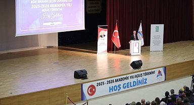 Gerçekleştirilen programla üniversite akademik yılı açılışı yapıldı