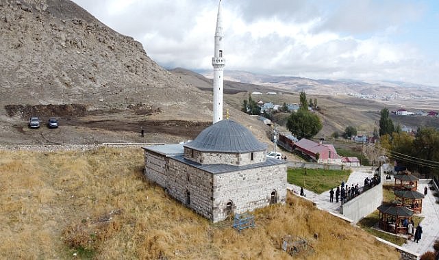 Yaklaşık 350 yıllık tarihi olan camide ders işlediler