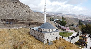 Yaklaşık 350 yıllık tarihi olan camide ders işlediler