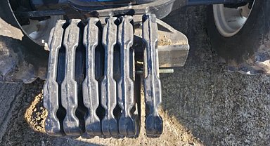 Sıra bekleyen çiftçilerin traktörlerinin parçaları çalındı