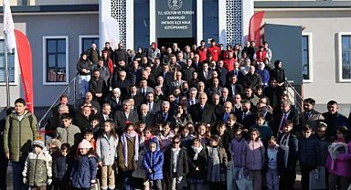 Ağrı'da kütüphane açılışına katılan Bakan, açıklamalarda bulundu