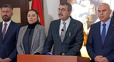 Bakan önce karne dağıttı sonra Ağrı'nın eğitimi hakkında konuştu