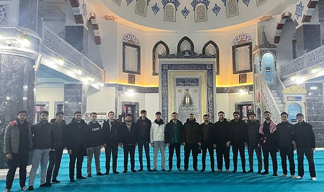 Kar yağışına rağmen sabah namazında buluştular