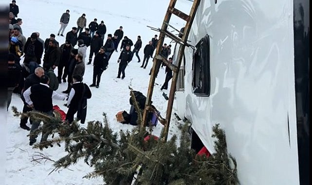 Devrilen otobüste bulunan yolculardan 20'ye yakını yaralandı