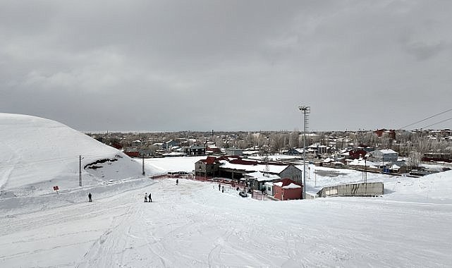 Her yer çiçekler açtı Ağrılılar kayak merkezinde eğleniyor