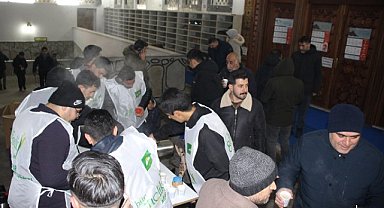 HÜDA PAR Gençlik Kollarından salep ikramı