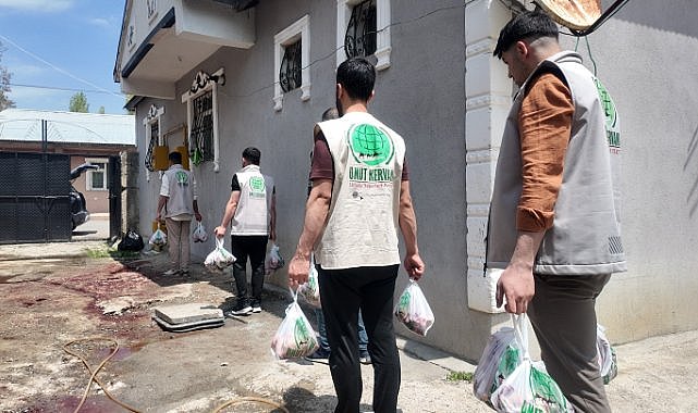Ağrı'da ki yüzlerce aileye kurban eti dağıtımı yaptılar