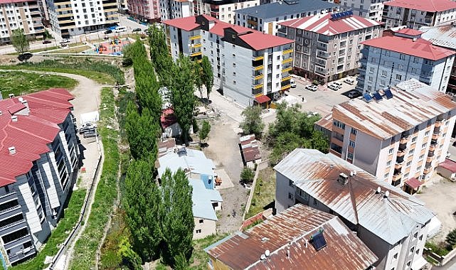 Dairede yaşamıyor binaların arasında köy hayatını tercih ediyor