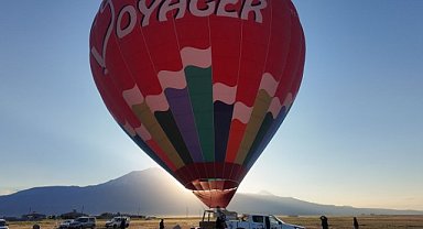 Sıcak hava balonu Doğubayazıt semalarında yükseldi