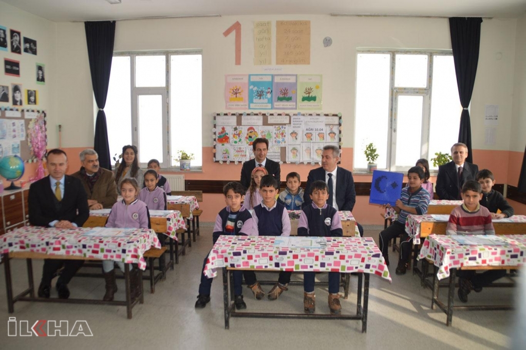 Ağrı'da 165 bin öğrenci karne aldı