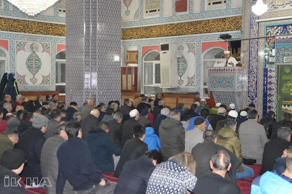Ağrılılar Regaip Kandili'ni Merkez Camii'nde ihya ettiler