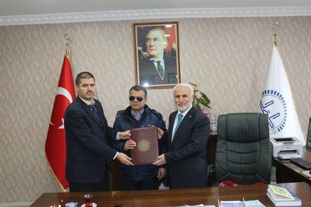 UMRE ÖDÜLLÜ KUR’AN-I KERİM YARIŞMASI