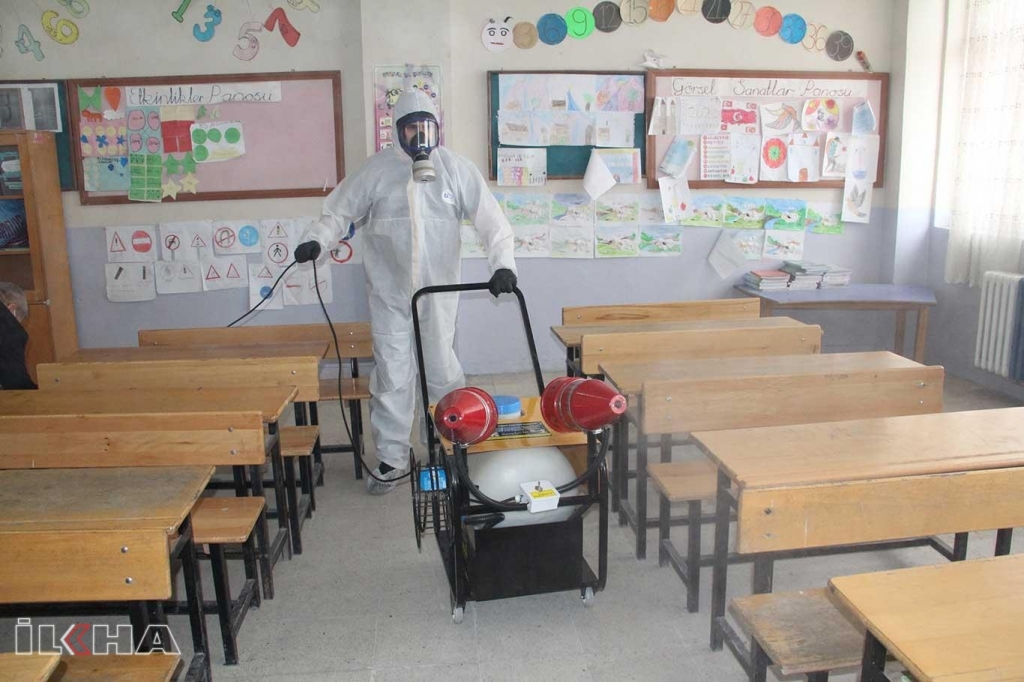 Ağrı'da resmi dairelerde Corona virüse karşı dezenfekte çalışması başlatıldı