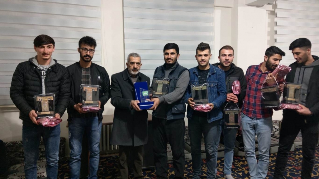 Futbol turnuvasını kazanan takımlara Kuran hediye edildi