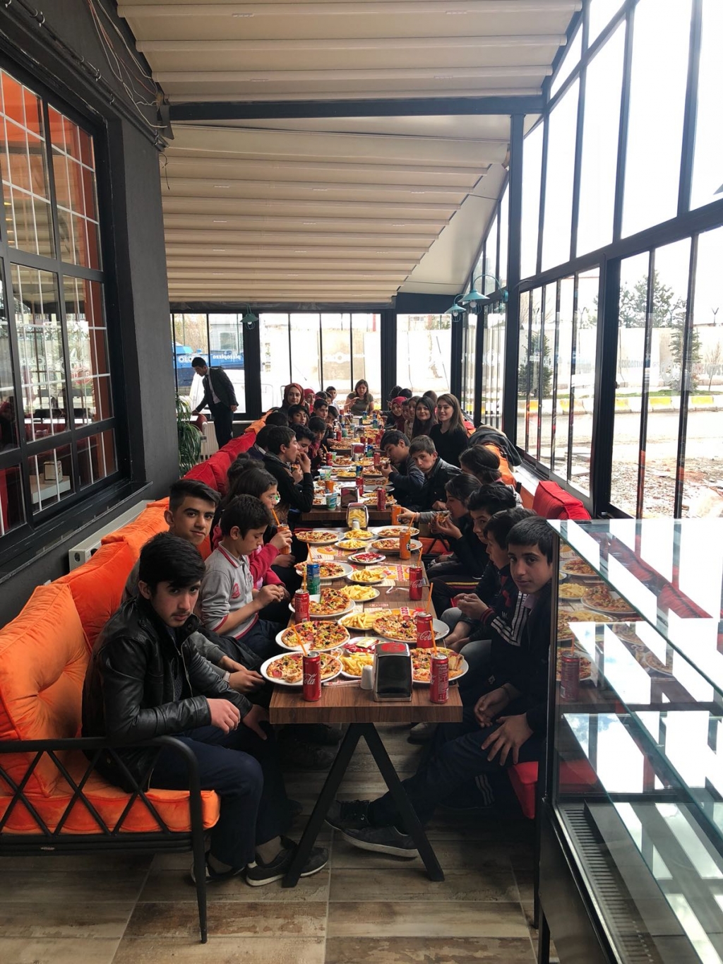 Ağrılı 285 yetİm çocuğun sinema heyecanı