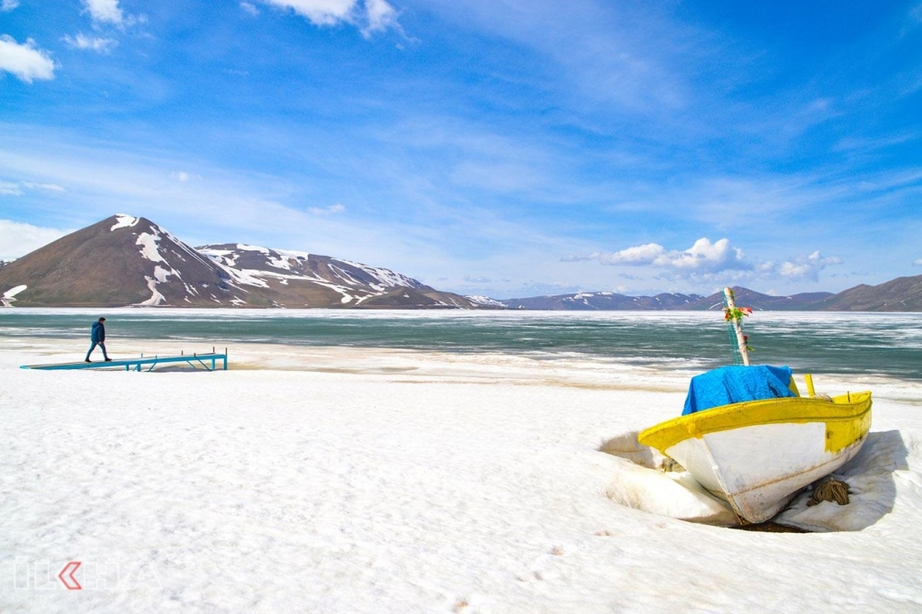 Ağrı'nın Balık Gölü doğa güzelliğiyle dört mevsim cezbediyor